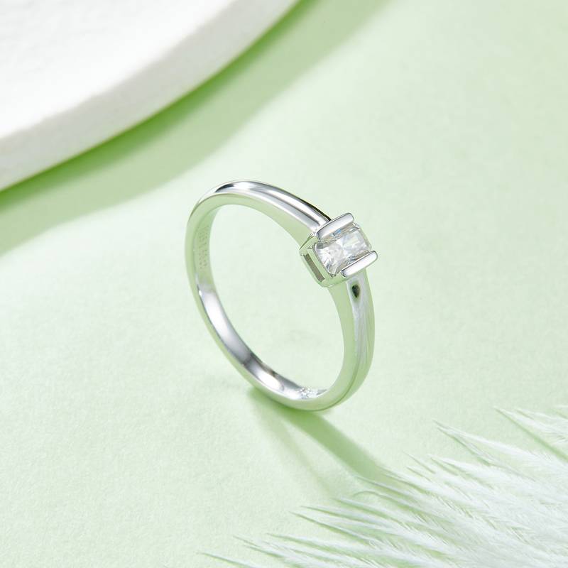 简约长方形S925银镀白金MoissaniteWomen's Ring0.5ctD级